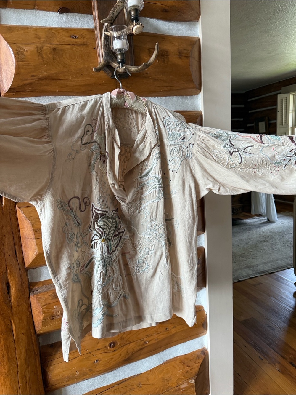 Magnolia Pearl collectors RARE Gypsy Johnny Embroidered Top